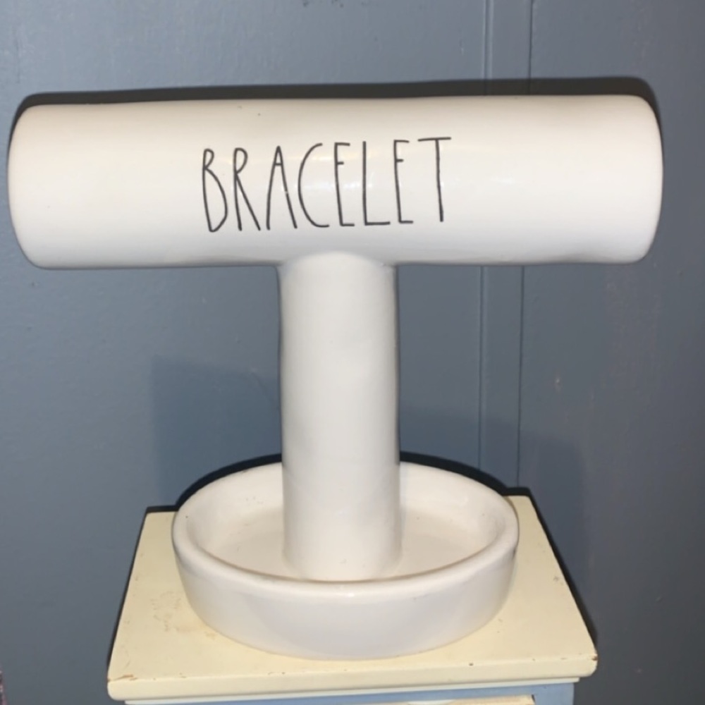 jewelry stand